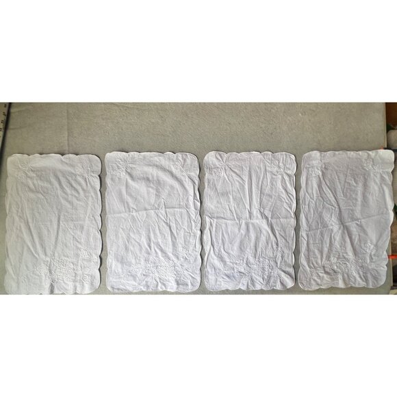 Embroidered Floral Placemats Napkins 17" X 12" White Scalloped Edges Set of 4 - Picture 1 of 10